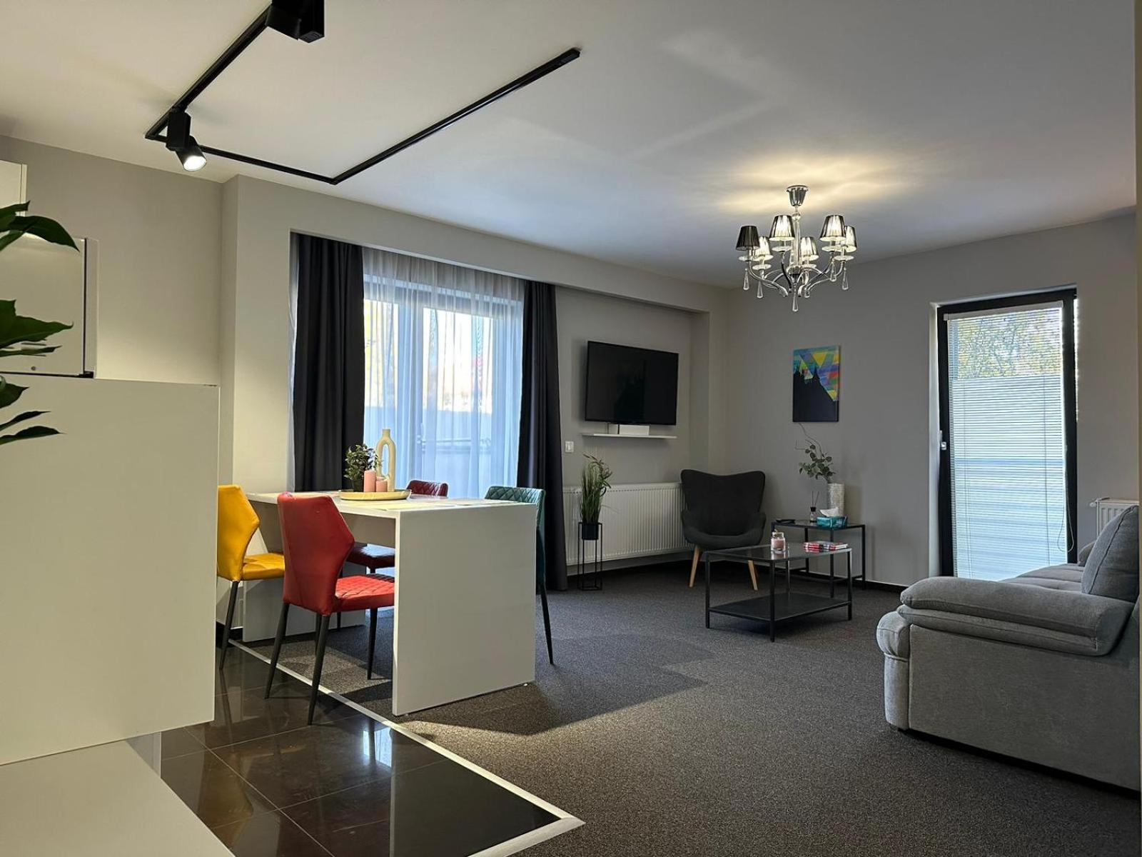 Luxury Glam Apartments & Studios Near Coresi Mall Braşov Buitenkant foto