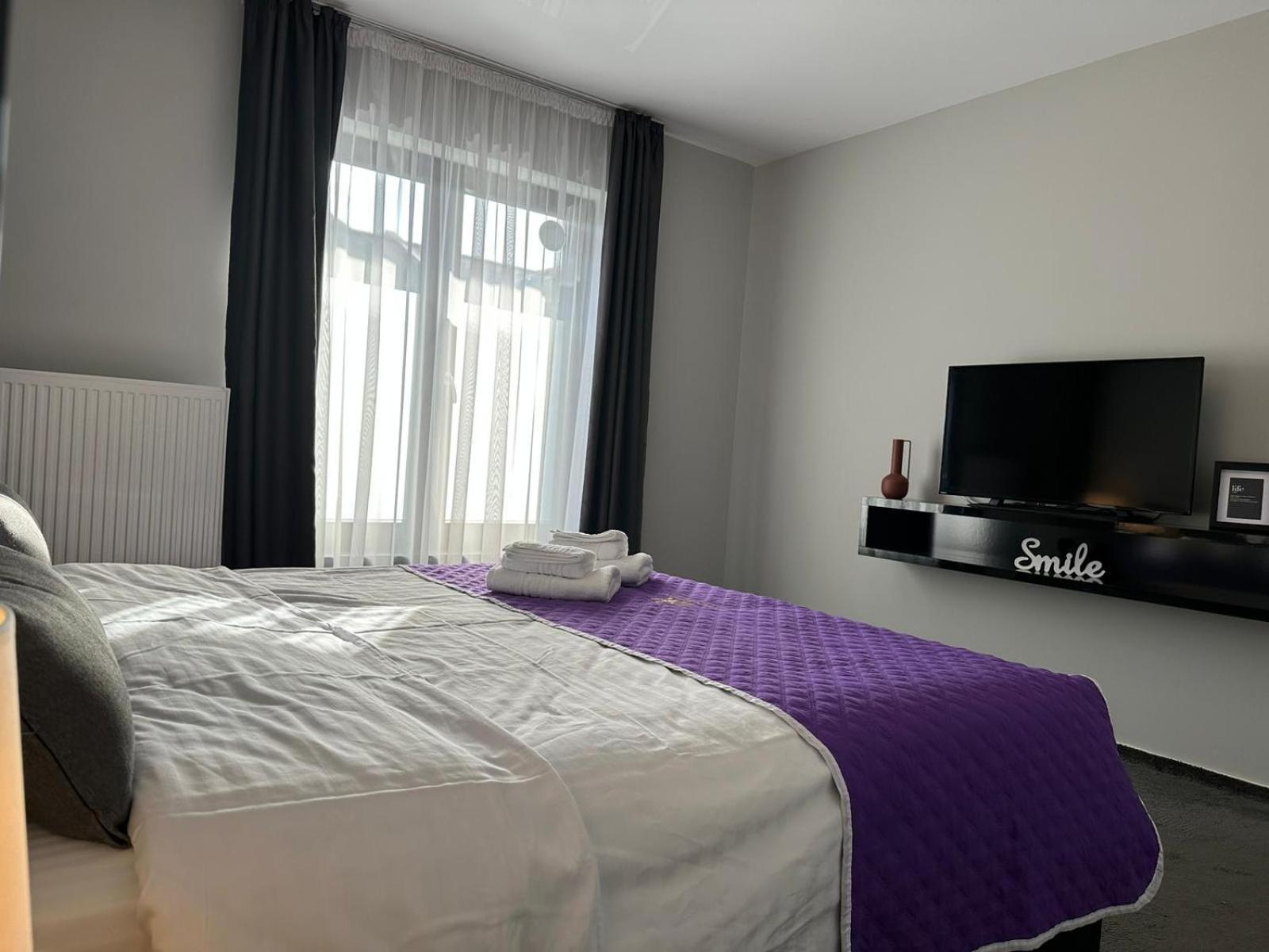 Luxury Glam Apartments & Studios Near Coresi Mall Braşov Buitenkant foto