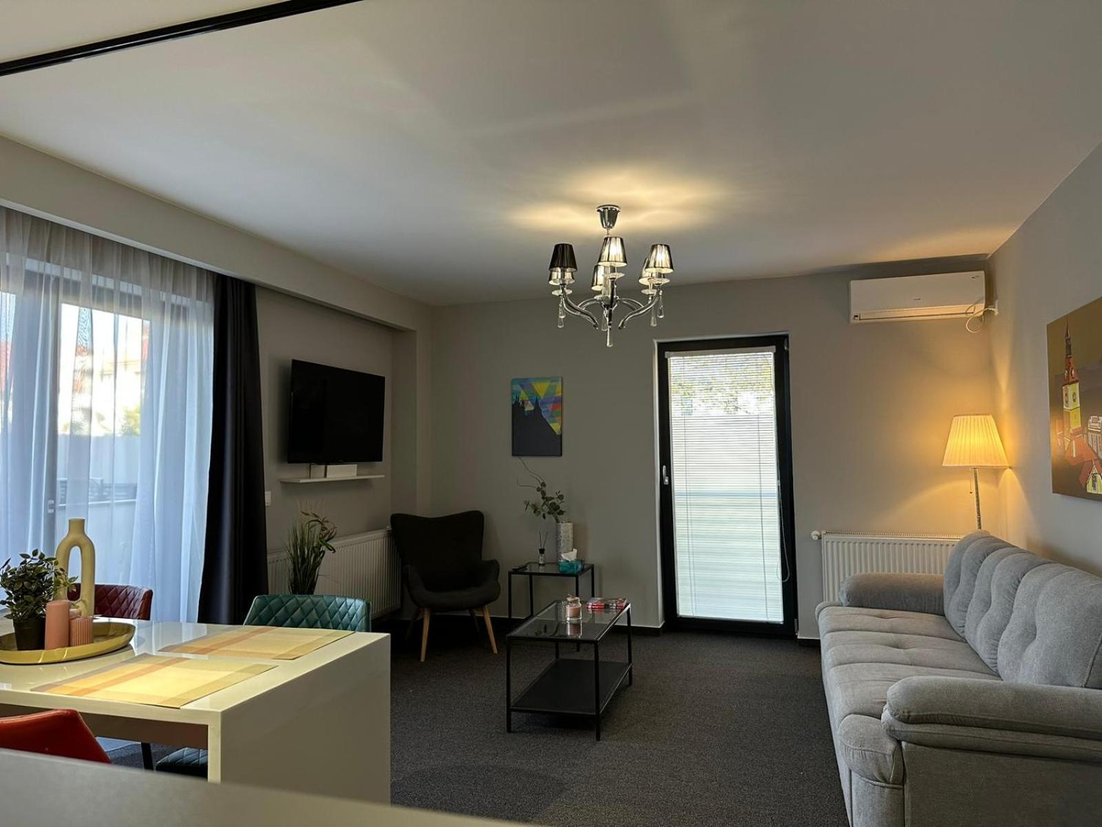Luxury Glam Apartments & Studios Near Coresi Mall Braşov Buitenkant foto
