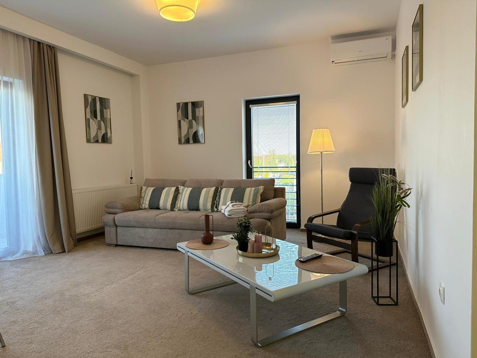Luxury Glam Apartments & Studios Near Coresi Mall Braşov Buitenkant foto