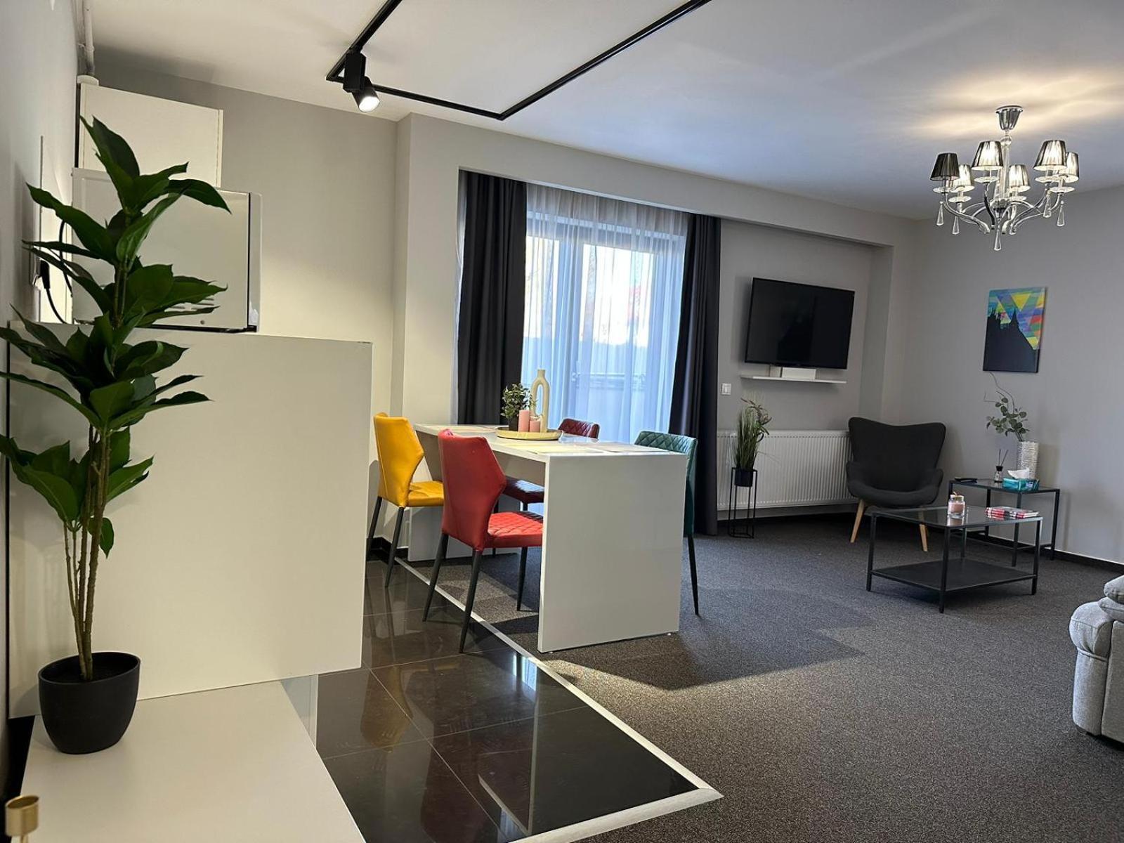 Luxury Glam Apartments & Studios Near Coresi Mall Braşov Buitenkant foto