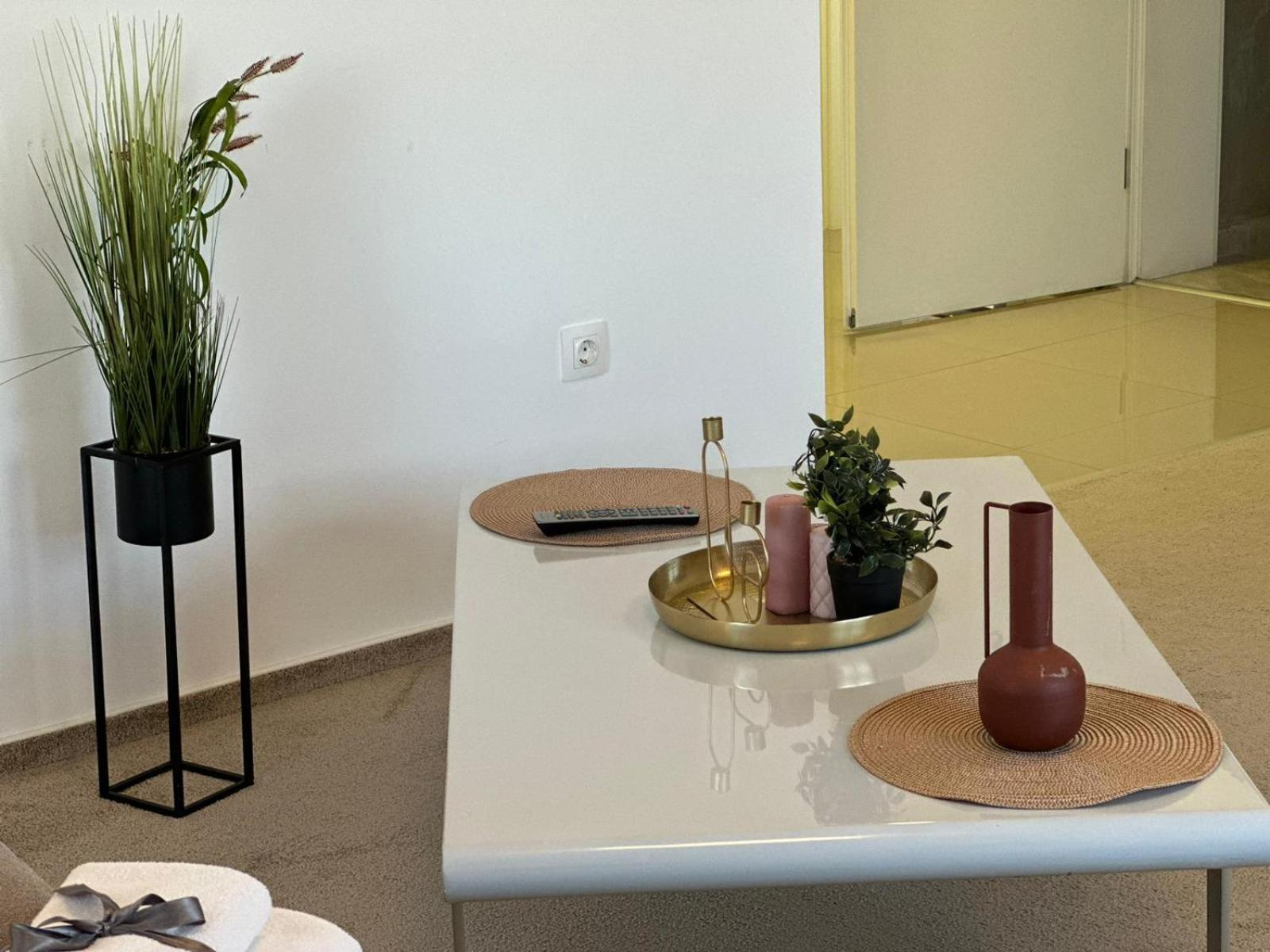 Luxury Glam Apartments & Studios Near Coresi Mall Braşov Buitenkant foto