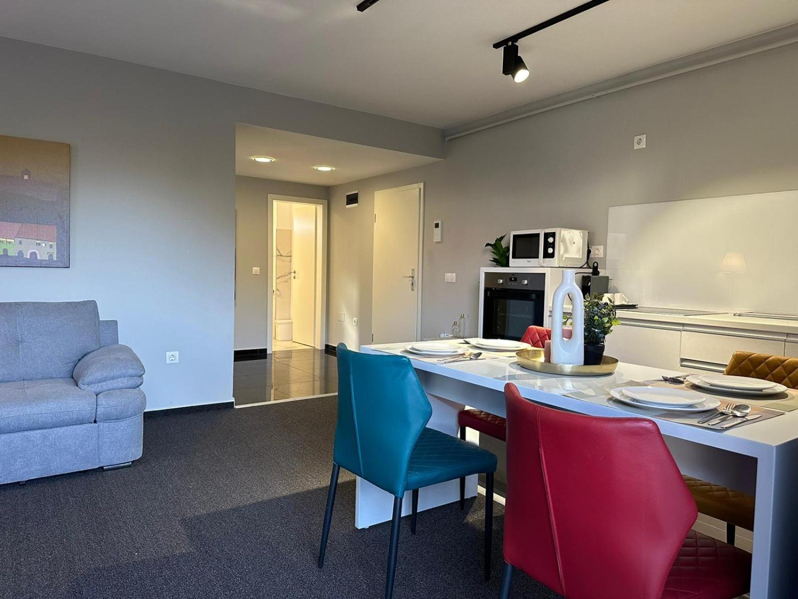Luxury Glam Apartments & Studios Near Coresi Mall Braşov Buitenkant foto