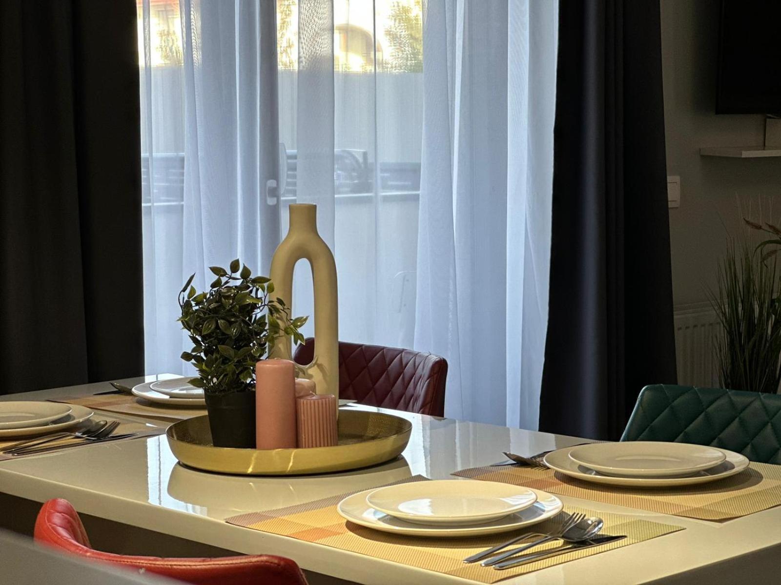 Luxury Glam Apartments & Studios Near Coresi Mall Braşov Buitenkant foto
