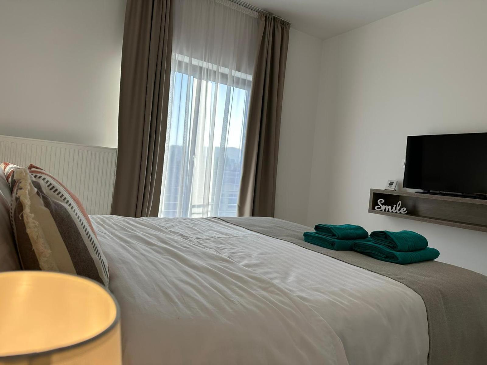 Luxury Glam Apartments & Studios Near Coresi Mall Braşov Buitenkant foto