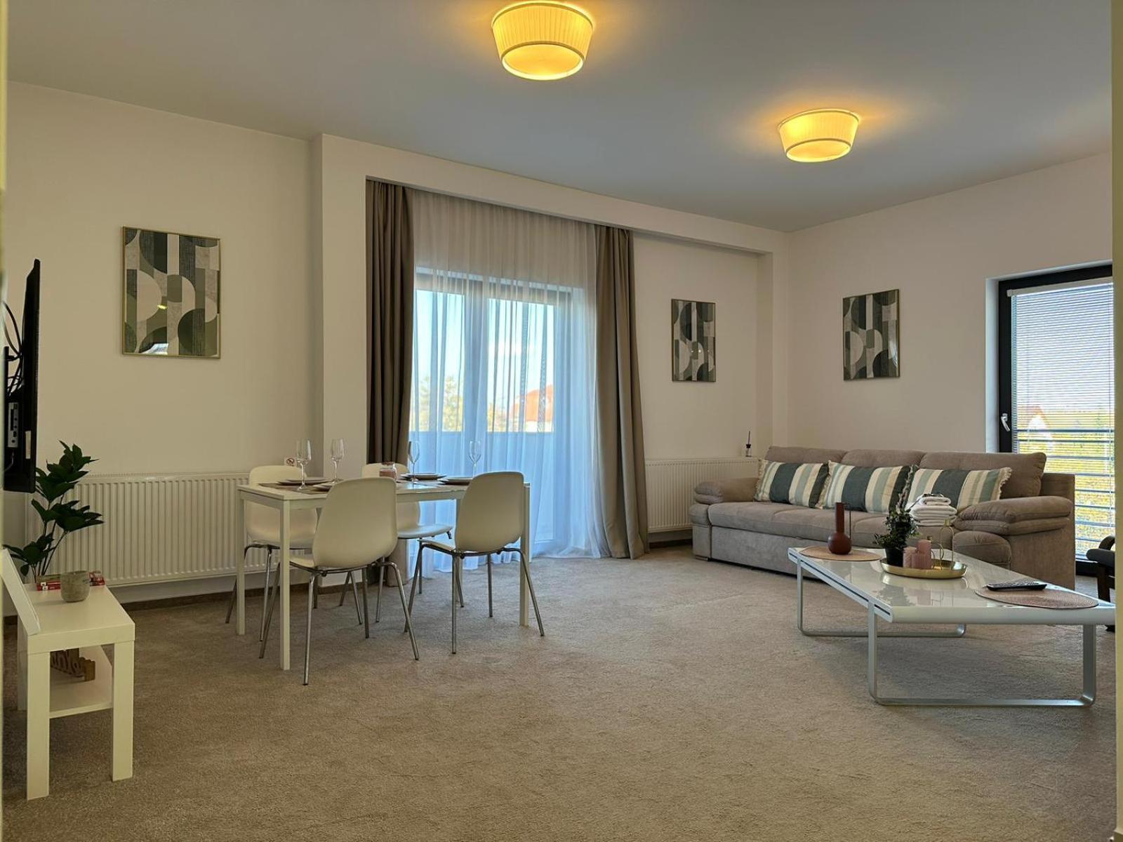Luxury Glam Apartments & Studios Near Coresi Mall Braşov Buitenkant foto