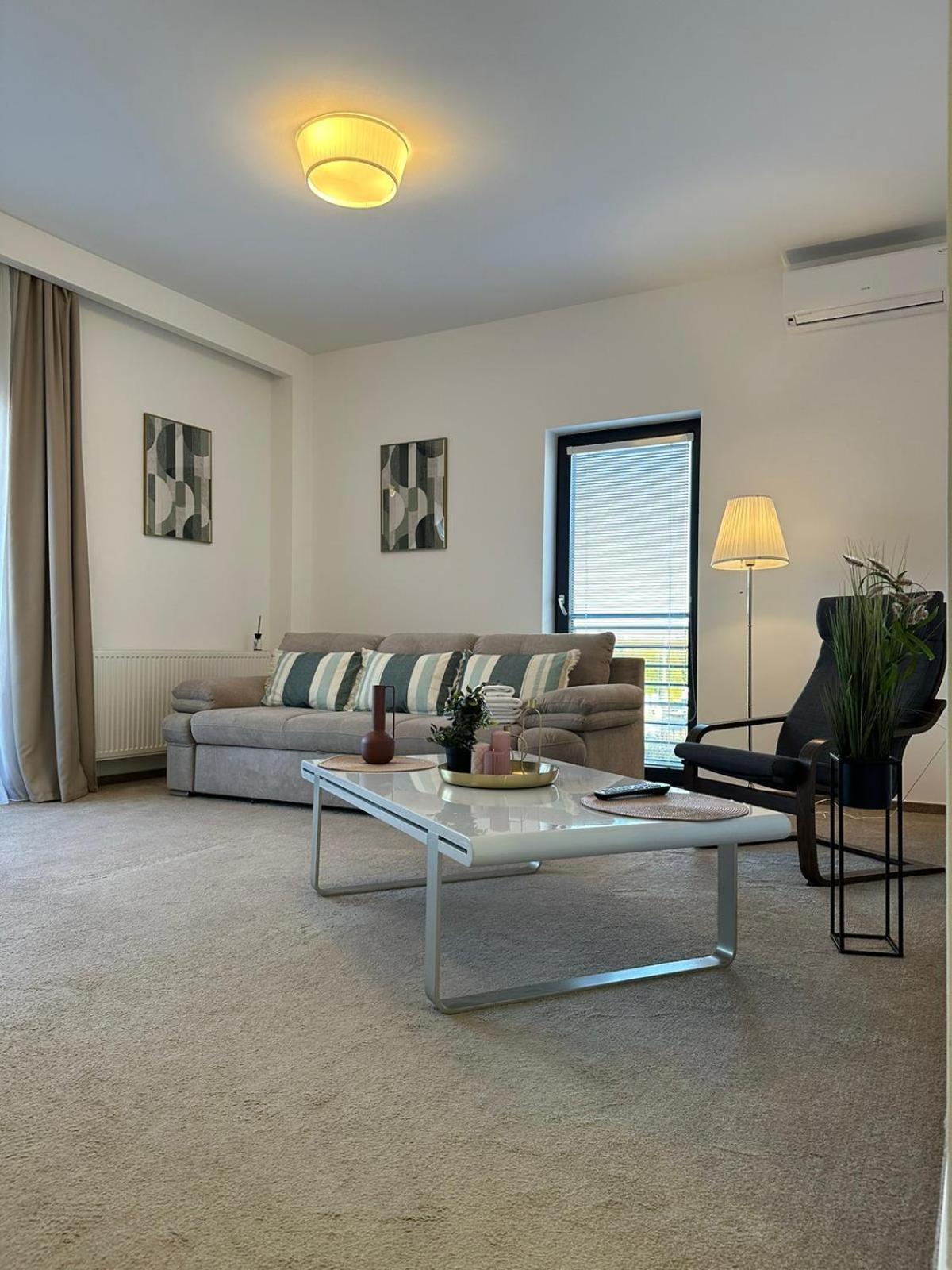 Luxury Glam Apartments & Studios Near Coresi Mall Braşov Buitenkant foto