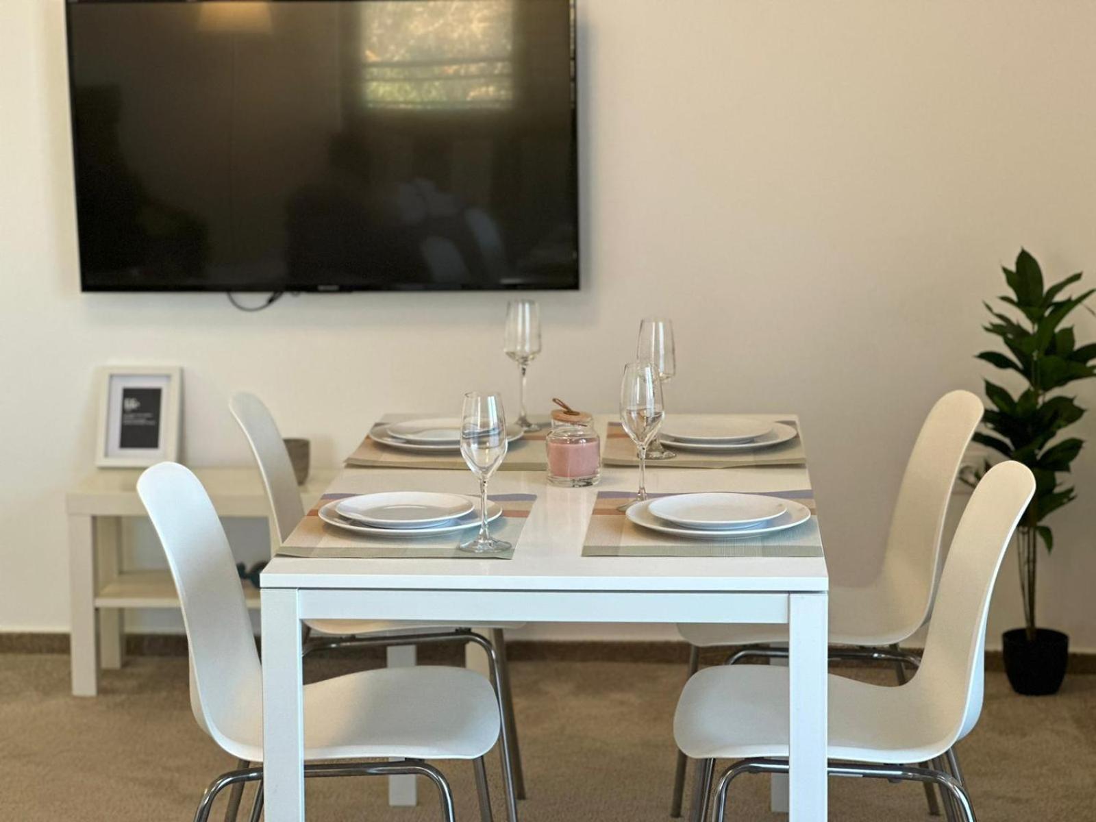 Luxury Glam Apartments & Studios Near Coresi Mall Braşov Buitenkant foto