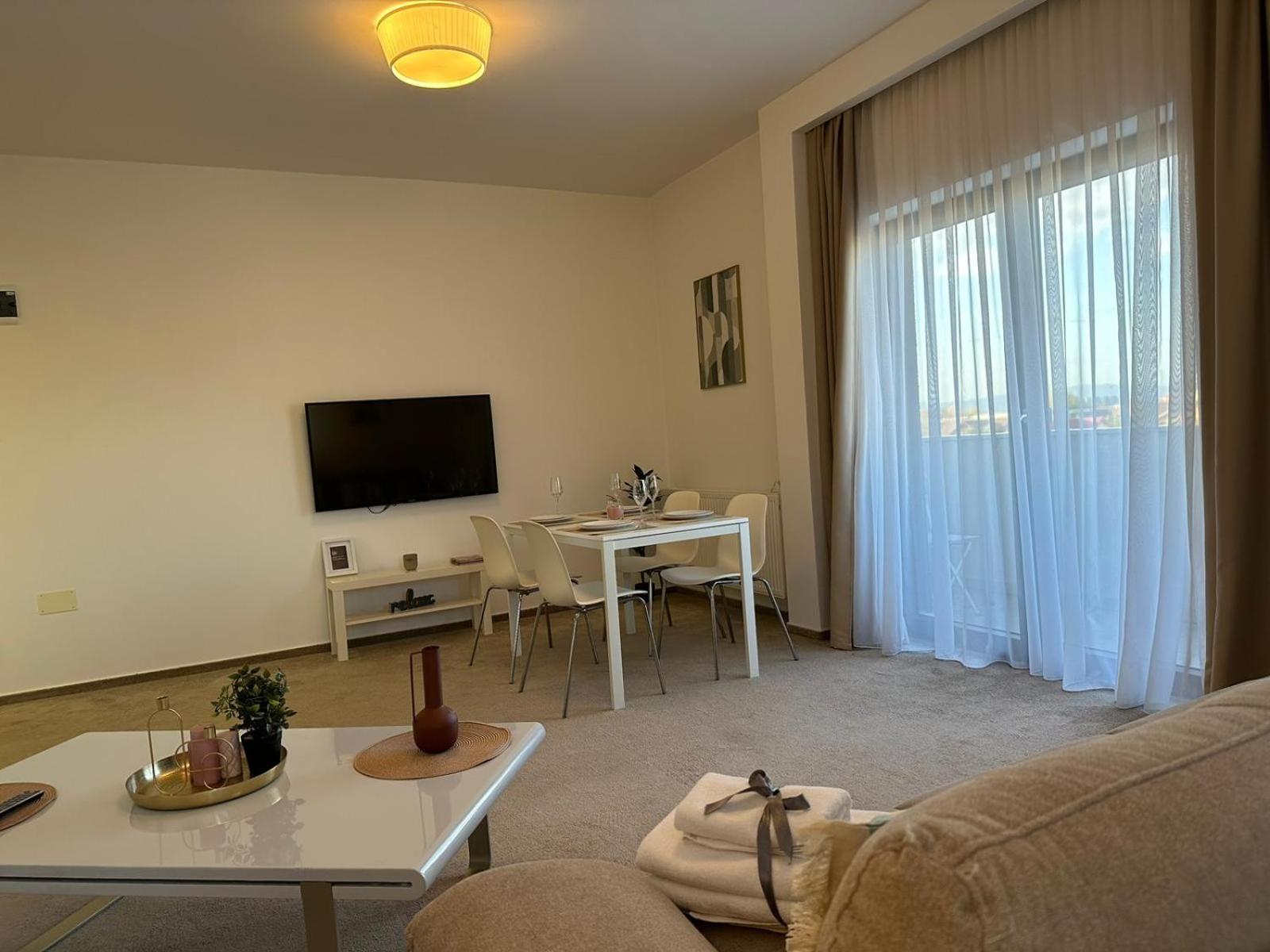 Luxury Glam Apartments & Studios Near Coresi Mall Braşov Buitenkant foto