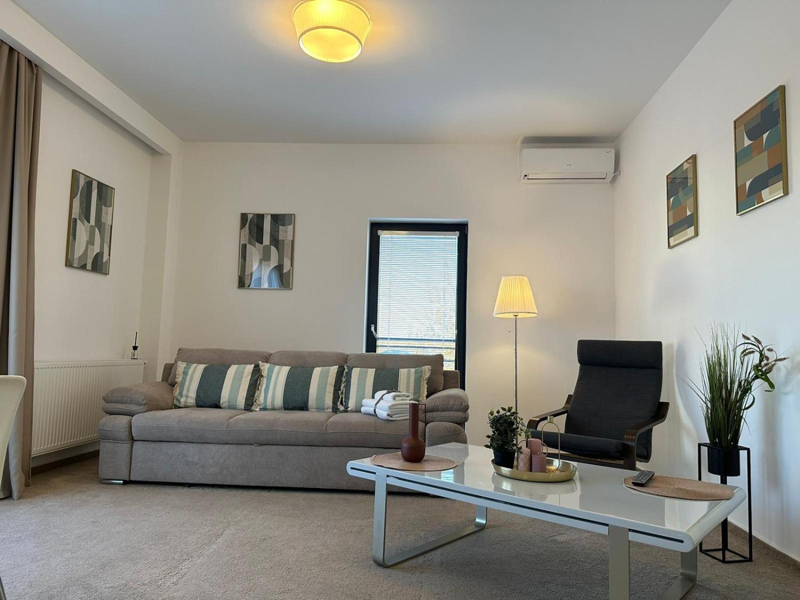 Luxury Glam Apartments & Studios Near Coresi Mall Braşov Buitenkant foto
