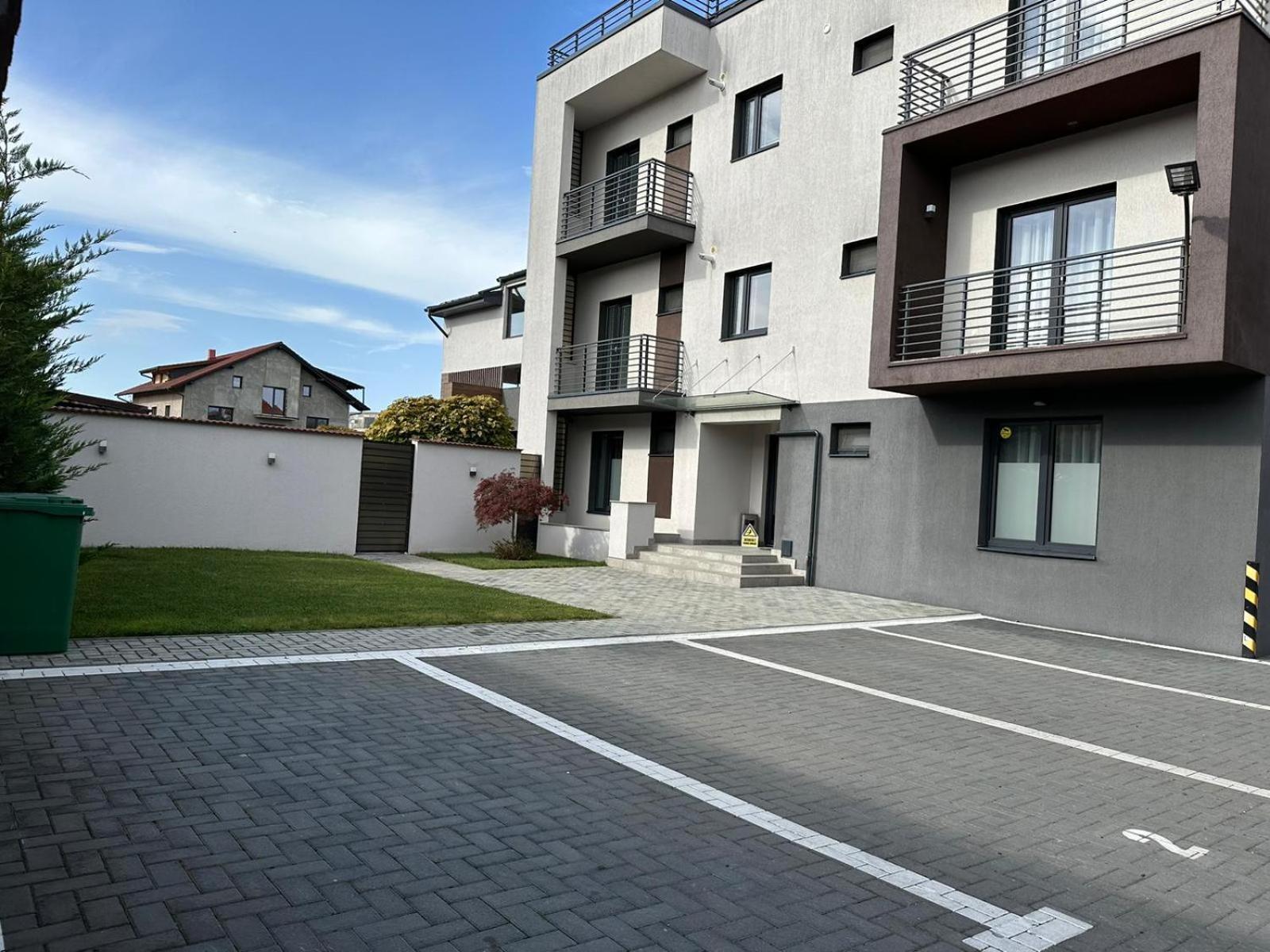 Luxury Glam Apartments & Studios Near Coresi Mall Braşov Buitenkant foto