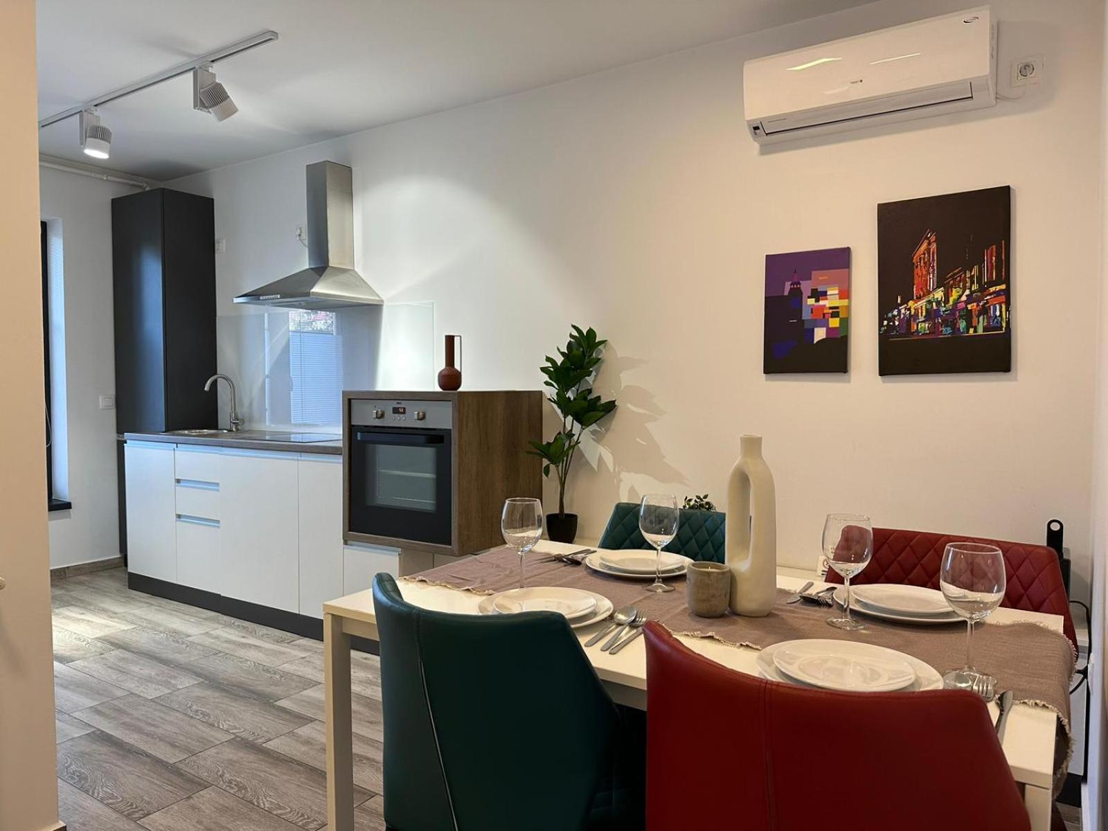 Luxury Glam Apartments & Studios Near Coresi Mall Braşov Buitenkant foto